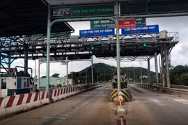 Chuyển giao thu phí không dừng 2 trạm thu phí Đức Long