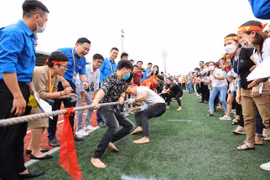 Những khoảng lặng thanh xuân - Bài cuối: Vượt rào vào với công nhân