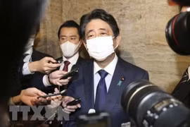 Cựu Thủ tướng Nhật Bản Abe Shinzo bị bắn vào ngực khi đang phát biểu