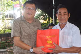 Chủ nhiệm Ủy ban Kiểm tra Tỉnh ủy Thái Thanh Bình thăm, tặng quà các bệnh binh, thân nhân liệt sĩ tại huyện Ia Grai