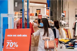 Giữa cơn 'bão giá,' hàng nghìn sản phẩm tiêu dùng giảm 'sập sàn'