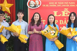 Kết nạp 7 đảng viên là học sinh