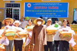 Mang Yang: Tặng 850 suất quà cho người nghèo, người khuyết tật