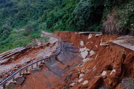 Chờ thêm 2 năm để tìm phương án khắc phục con đường 27 tỷ đồng chưa bàn giao đã vỡ toác ở Đak Nông