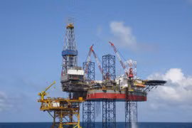 Về "tiền hoa hồng" ở các hợp đồng Dầu khí