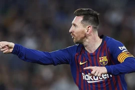 Messi lập hat-trick giúp Barca xây chắc ngôi đầu