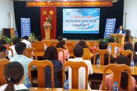 "Những bệnh nhân đầu tiên nhận thuốc ARV từ nguồn BHYT"