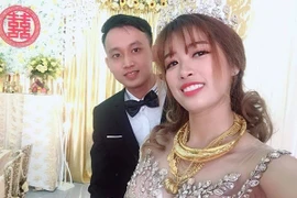 Cô dâu Trà Vinh đeo vàng nặng trĩu cổ, kín tay trong ngày cưới