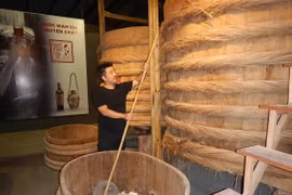 Tiến sĩ tâm lý làm… bảo tàng nước mắm