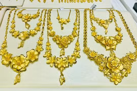 Giá vàng hôm nay 26/3: Tín hiệu 10 năm có 1, vàng tăng vọt