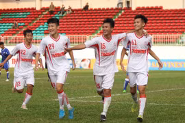 Giành chiến thắng nghẹt thở, U19 HA.GL vào bán kết