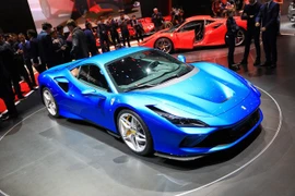 Siêu xe Ferrari F8 Tributo - 'hậu duệ' 488 GTB trình làng