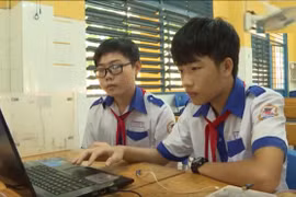 Học sinh chế tạo khóa thông minh