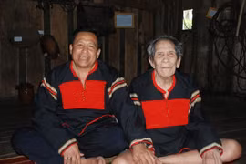 Một ngày với Khăm Phết Lào-Hậu duệ chân truyền vua voi Amakong