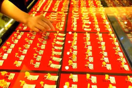 FED giữ nguyên lãi suất, giá vàng tăng cao