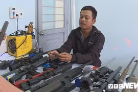 Triệt phá xưởng chế tạo hàng loạt súng khủng tại nhà ở Đắk Lắk