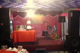 Chú rể đi tù vì tranh giành ca hát trong đám cưới