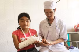 BV Pleiku phẫu thuật thành công dị tật bẩm sinh tay bàn chân chim