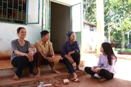 Chuyện buồn ở "xóm không chồng", vò võ nuôi con 1 mình