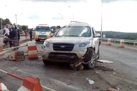 Tài xế nhảy khỏi xe, bỏ mặc hành khách sau khi "ủi bay" ô tô?