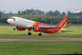 Máy bay Vietjet gặp sự cố khi hạ cánh, nhiều người nhập viện
