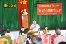 Trưởng đoàn đại biểu Quốc hội tỉnh Hồ Văn Niên tiếp xúc cử tri