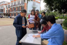 Vé chợ đen xem ĐT Việt Nam tăng phi mã sau một ngày phát hành