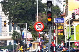 Sớm khắc phục bất cập báo hiệu đường bộ