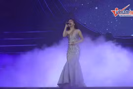 Hương Tràm khoe chất giọng khủng khi hát lại siêu phẩm của Celine Dion