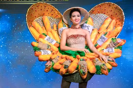 Cộng đồng mạng quốc tế thích thú trước trang phục bánh mì của H'Hen Niê