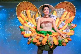 Cộng đồng mạng quốc tế thích thú trước trang phục bánh mì của H'Hen Niê