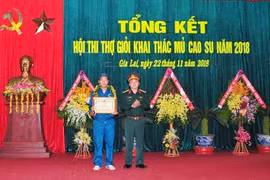 Binh đoàn 15: Hội thi Bàn tay vàng khai thác mủ cao su