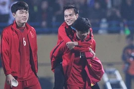 Bầu Đức xin đưa Văn Toàn sang Hàn Quốc điều trị chấn thương