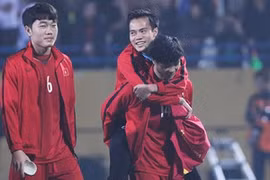 Bầu Đức xin đưa Văn Toàn sang Hàn Quốc điều trị chấn thương