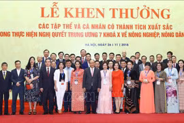 Thủ tướng trao thưởng cho TC,CN có thành tích xuất sắc về tam nông