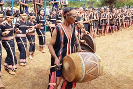 Tôn vinh, bảo tồn di sản văn hóa cồng chiêng