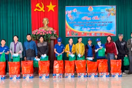 Ấm áp "Tết sum vầy-Xuân gắn kết" cho đoàn viên, lao động nghèo