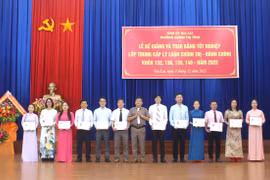 Gia Lai: Trao bằng tốt nghiệp Trung cấp Lý luận Chính trị-Hành chính cho 184 học viên