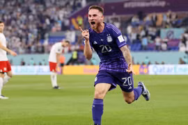 Messi sút hỏng penalty, Argentina vẫn giành vé đi tiếp