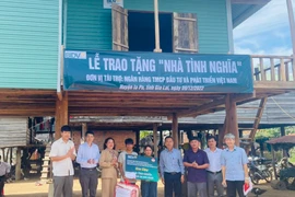 Trao 12 nhà tình nghĩa cho hộ nghèo tại huyện Ia Pa và Phú Thiện