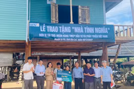 Trao 12 nhà tình nghĩa cho hộ nghèo tại huyện Ia Pa và Phú Thiện