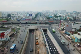 Sân bay cứ quy hoạch, còn cao tốc thì xây càng nhanh càng tốt