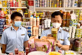 Mở đợt cao điểm chống buôn lậu, gian lận thương mại và hàng giả dịp trước, trong và sau Tết Nguyên đán