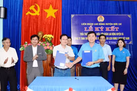 Liên đoàn Lao động huyện Đức Cơ ký hợp tác cung cấp sản phẩm, dịch vụ du lịch