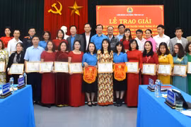 Liên đoàn Lao động tỉnh Gia Lai tổng kết, trao giải 2 cuộc thi "Đường về nhà" và tìm hiểu chính sách pháp luật