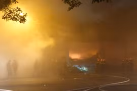 Bình Định: Cháy nhà kho 600 m2, mì gói, bánh kẹo bị thiêu rụi  