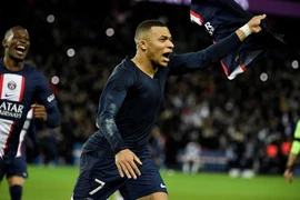 Neymar nhận thẻ đỏ, Mbappe kịp giải cứu PSG