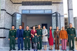 Lữ đoàn Công binh 280 bàn giao Nhà đồng đội cho Thượng úy Dương Xuân Giang