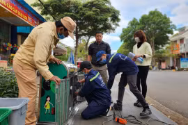 Pleiku triển khai lắp đặt trên 400 thùng rác công cộng
