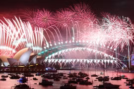 Thế giới rộn ràng chào đón năm 2023